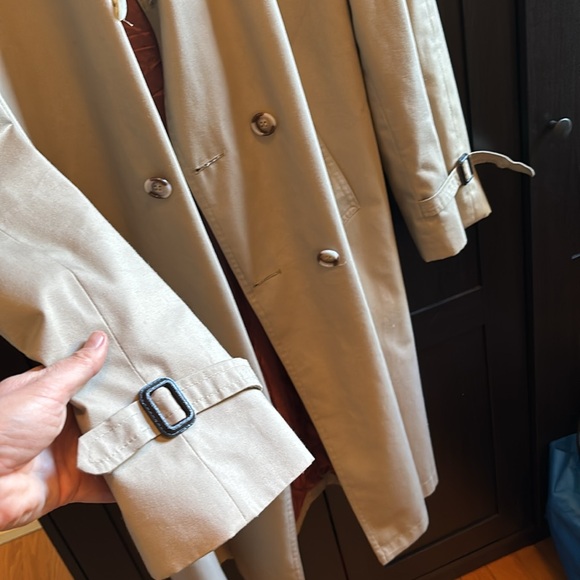 Tan Full-Length Trench Coat with Belt and Wide Collar - Picture 6 of 7
